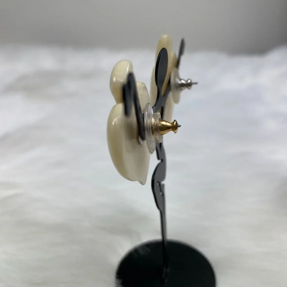 Vintage Cream Bone Spade Pierced Earrings